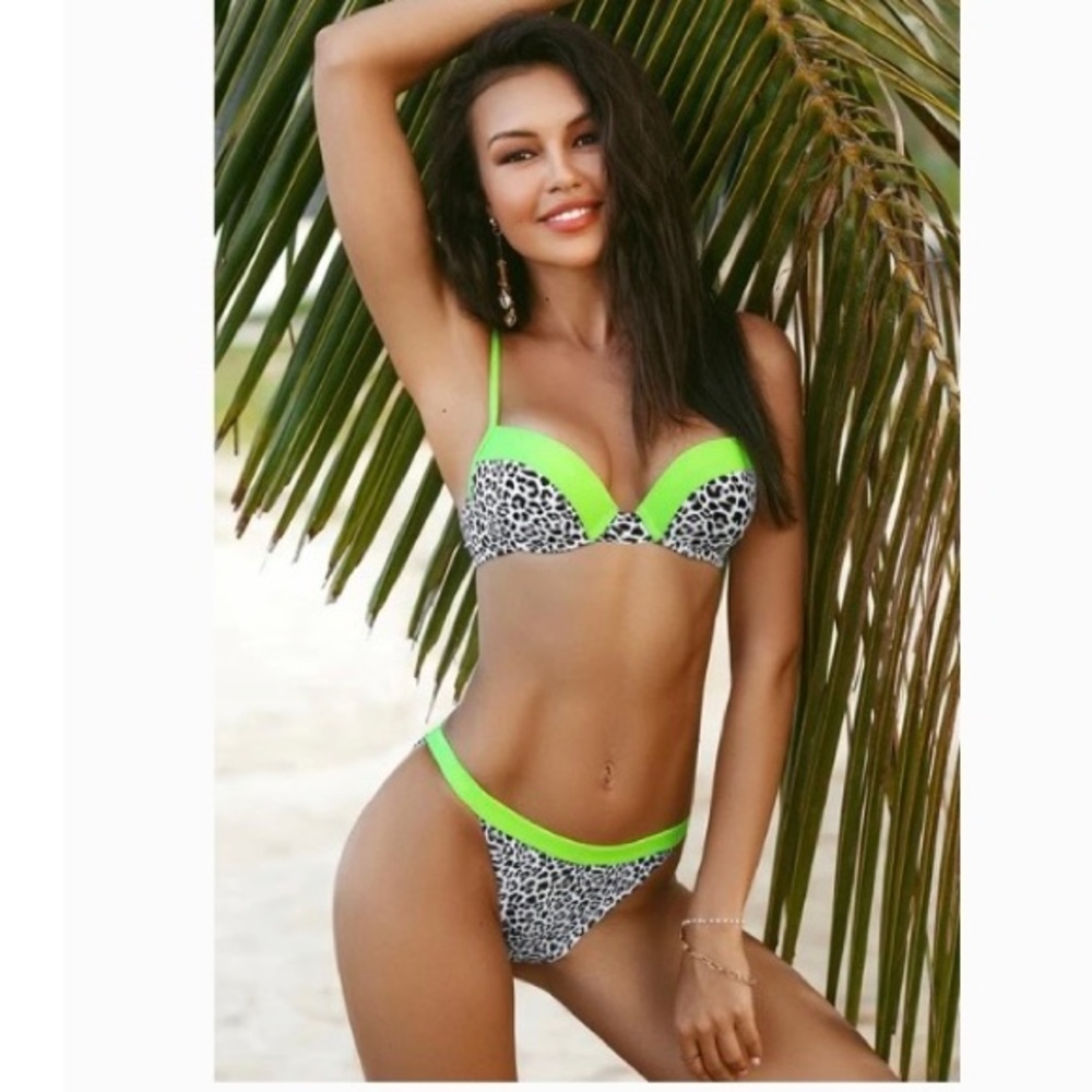 SOLD -Bikini set from Cupshe.  New w tags